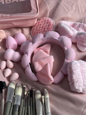 حقيبة متنوعة من أدوات العناية