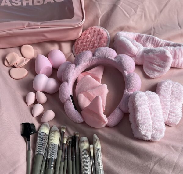 حقيبة متنوعة من أدوات العناية